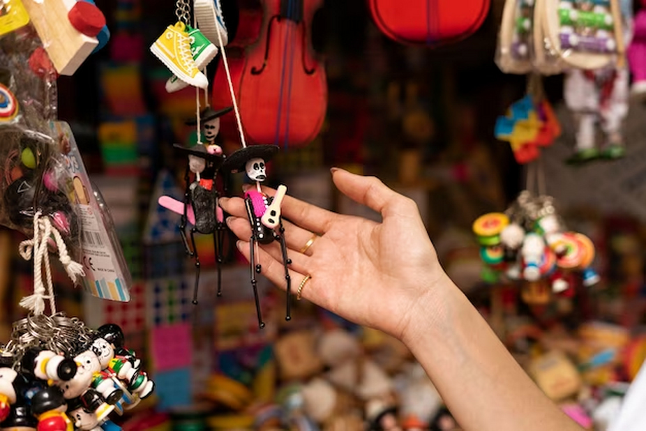 Keychain hanging at an artisanal shop, held by a hand.